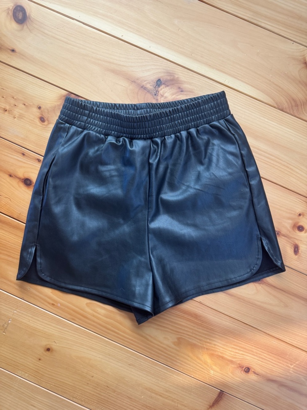 Faux Leather Elastic-Waist Women’s Shorts — Black